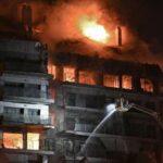 Valencia, violento incendio in edificio di 14 piani: almeno 7 feriti, tra cui un bambino