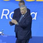 Congresso Forza Italia, oggi elezione di Tajani a segretario: “Futuro roseo nel segno di Berlusconi”
