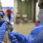 Covid, da Oms a ‘Big Pharma’: esperti mettono sotto processo scelte su lockdown e vaccini