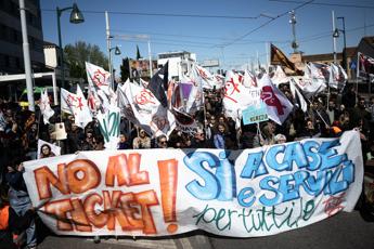 Venezia, primo giorno con il ticket d’ingresso: 110mila arrivi tra le proteste