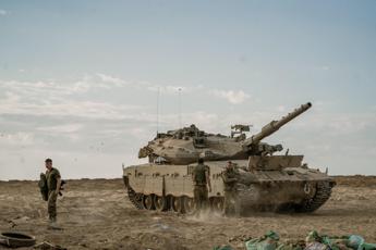 Israele prende il controllo del lato palestinese del valico di Rafah – Ascolta