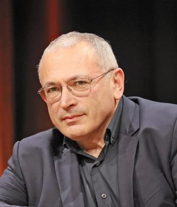 “Putin vuole distruggere l’Occidente e durare altri 15 anni”. Parla il dissidente Khodorkovsky
