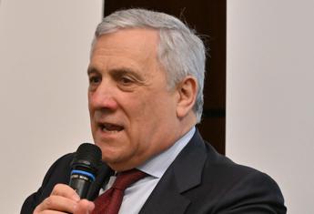 Natalità, Tajani: “Decrescita danno economico, famiglie siano nucleo società”